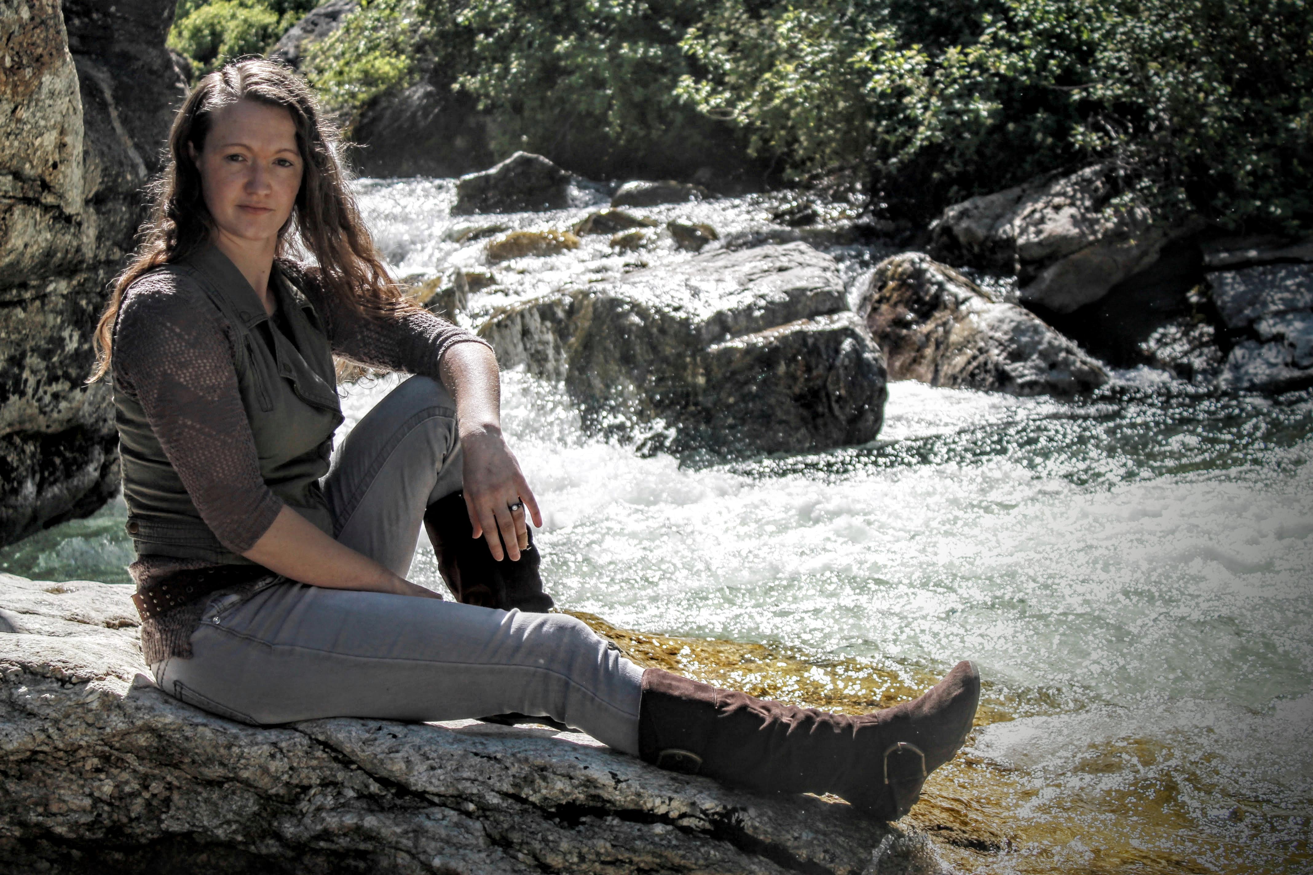 MediaKit_AuthorPhoto_TheWarQueen